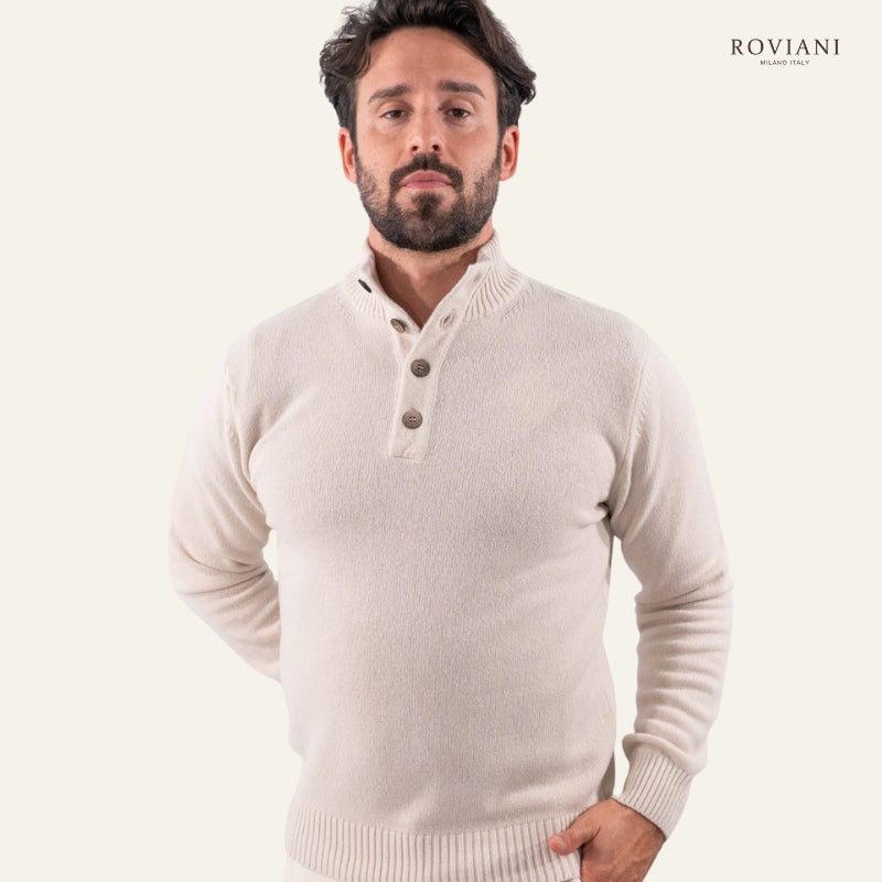 Maglione a lupetto con bottoni