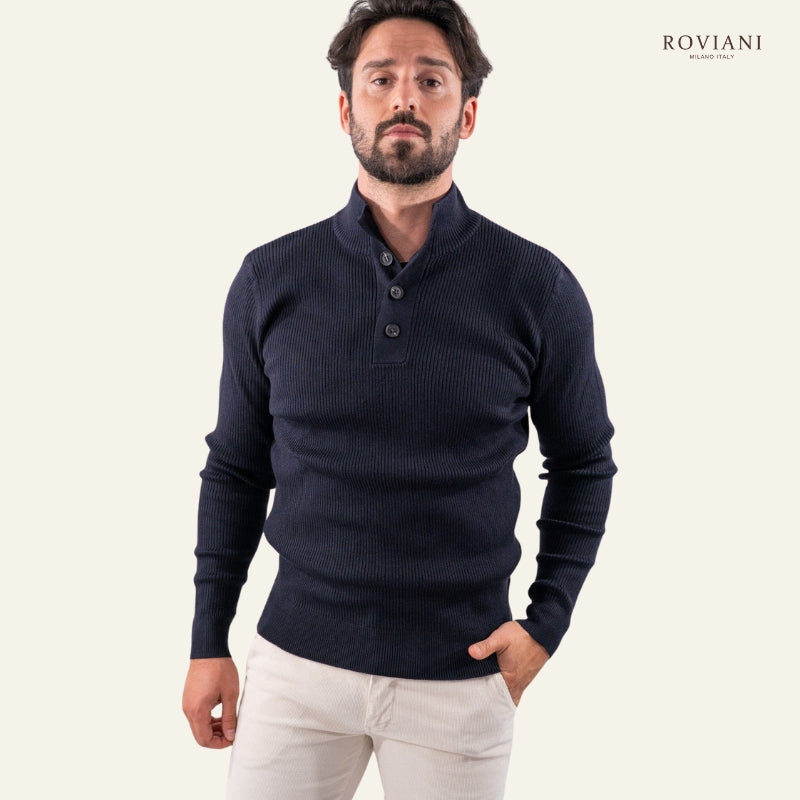 Maglia lupetto con lavorazione a costa e bottoni