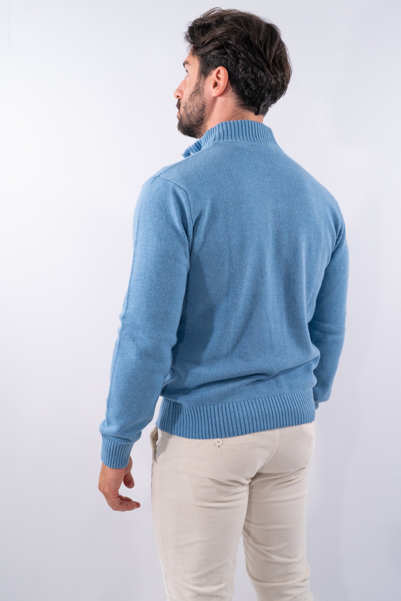 Maglione a lupetto con bottoni