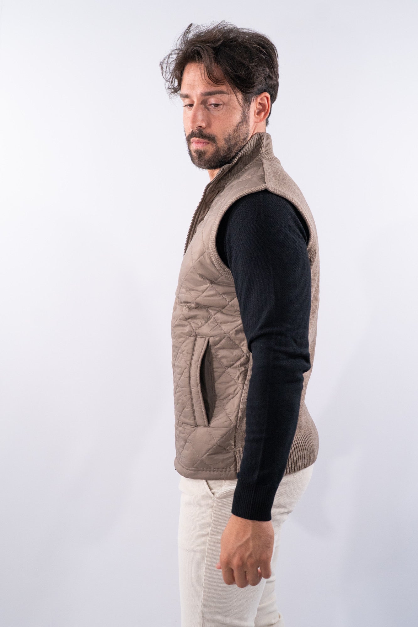 Gilet trapuntato con collo in maglia a coste