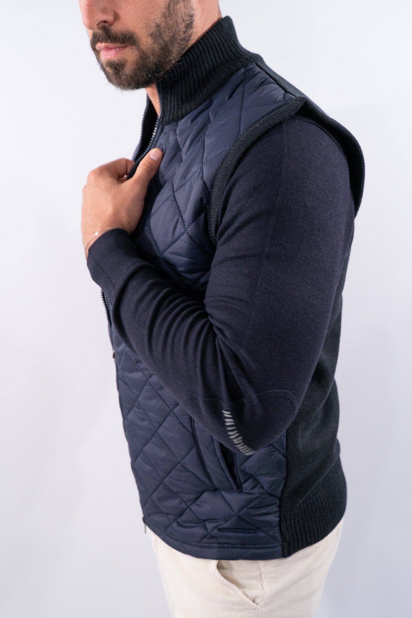Gilet trapuntato con collo in maglia a coste