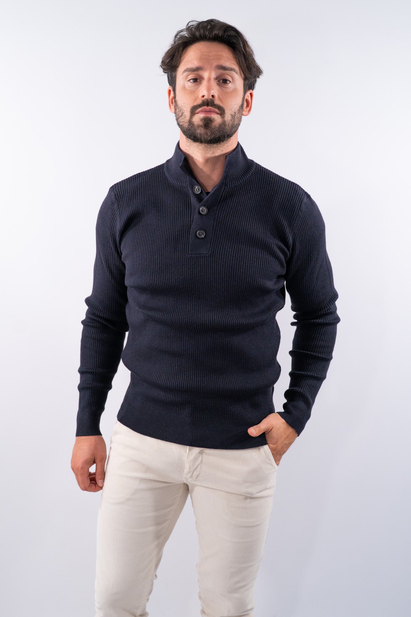 Maglia lupetto con lavorazione a costa e bottoni