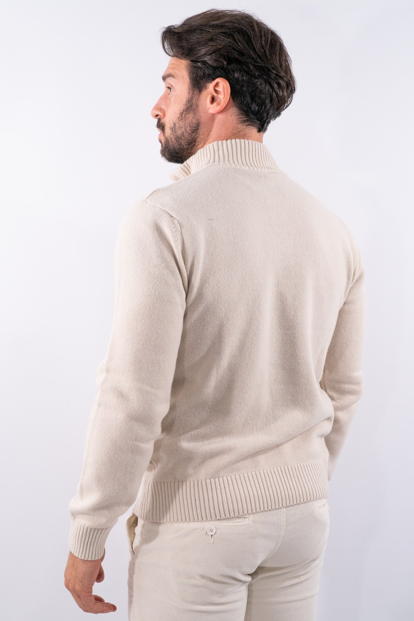 Maglione a lupetto con bottoni